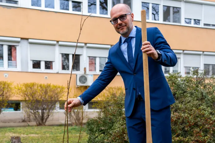 MOK: A pszichiáterek elvárják, hogy Ézsi Robint azonnal menesszék a Nyírő OPAI éléről