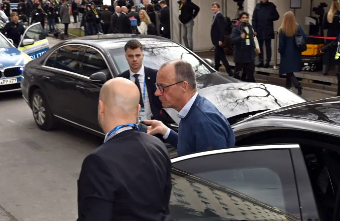 Friedrich Merz szövetségi kancellár részt érkezik a 62. Müncheni Biztonsági Konferenciára 2026. február 13-án – Fotó: Felix HŲrhager / dpa / AFP