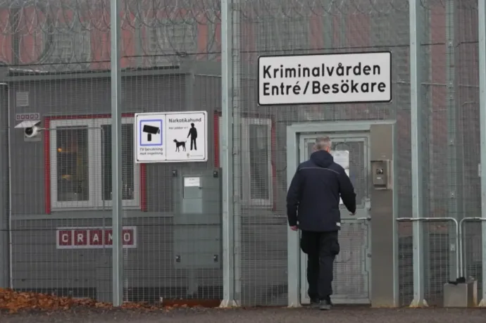 A svédek megoldása a túlzsúfolt börtöneikre: átviszik a rabok egy részét Észtországba