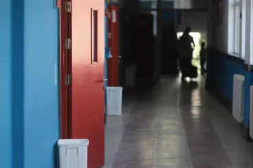 Átlátszó Erdély: Hagyományőrzés ürügyén éveken át szexre kényszerítette diákjait a nagybányai történelemtanár