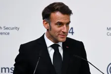 Macron: Amikor egyes vezetők arra buzdítják Ukrajnát, hogy fogadja el a vereséget, akkor túlbecsülik Oroszországot, ez hatalmas stratégiai hiba