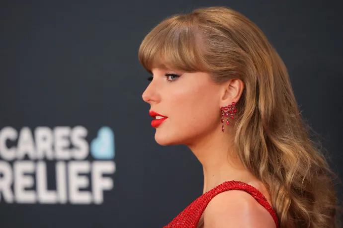 Taylor Swift nevére és aláírására hajazó logóval reklámozná ágyneműit egy cég, az énekes nincs oda érte