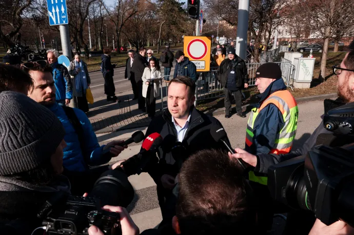 Érkeznek a vendégek Orbán Viktor évértékelőjére