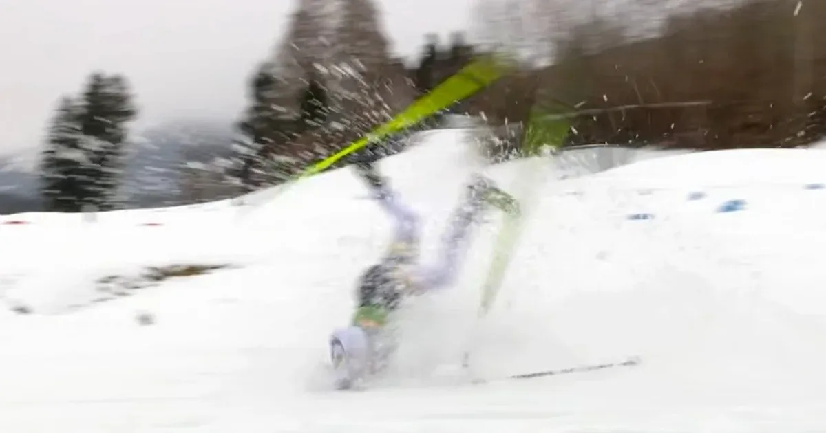 Kétszer is nagyot esett, a lécét is elhagyta a favorit svéd sífutó, az olimpiai aranyérembe került