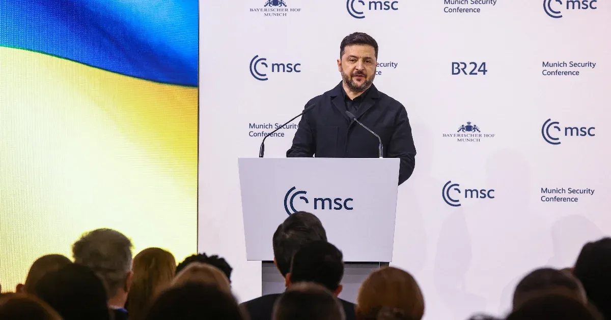 Zelenszkij: Még egy Viktor is foglalkozhat a hasa növesztésével, és nem kell azzal törődnie, hogyan növelje a hadseregét, hogy megakadályozza az orosz tankok visszatérését Budapest utcáira