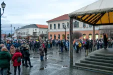 Harmadjára tüntettek Sepsiszentgyörgyön az adók ellen, ezúttal az EMSZ politikusa is színpadra lépett