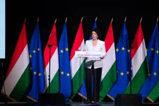 Elindította kampányát a DK, Dobrev szerint ők a garancia, hogy ne csak a miniszterelnök személye változzon, hanem a hazát irányító politika is