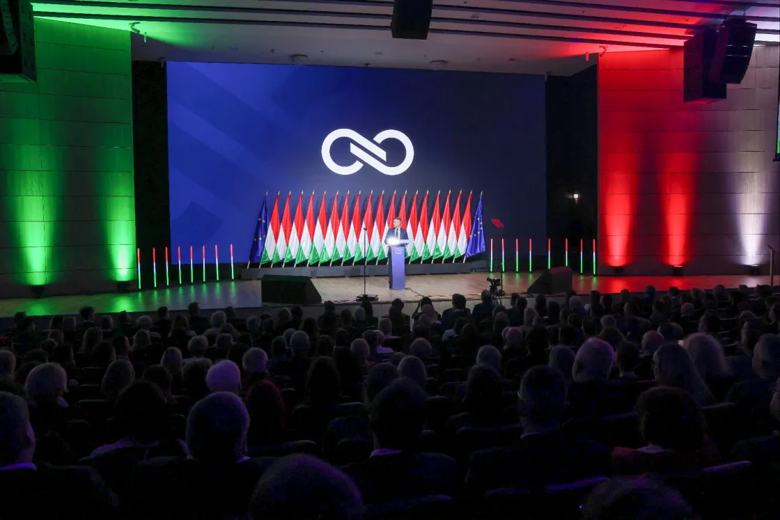 Magyar Péter évértékelője: a gazdaság, a gödi akkugyár, a sorkatonaság és a közutak állapota is téma volt