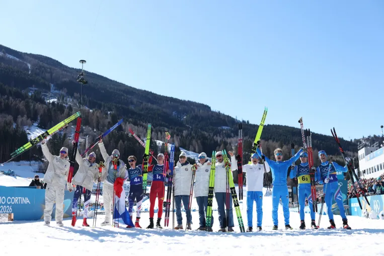 Klæbo a mennybe ment, az olasz drukkerek pedig bronzéremig repítették a sífutóikat