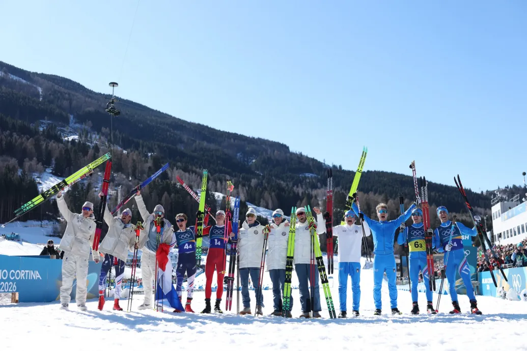 Klæbo a mennybe ment, az olasz drukkerek pedig bronzéremig repítették a sífutóikat