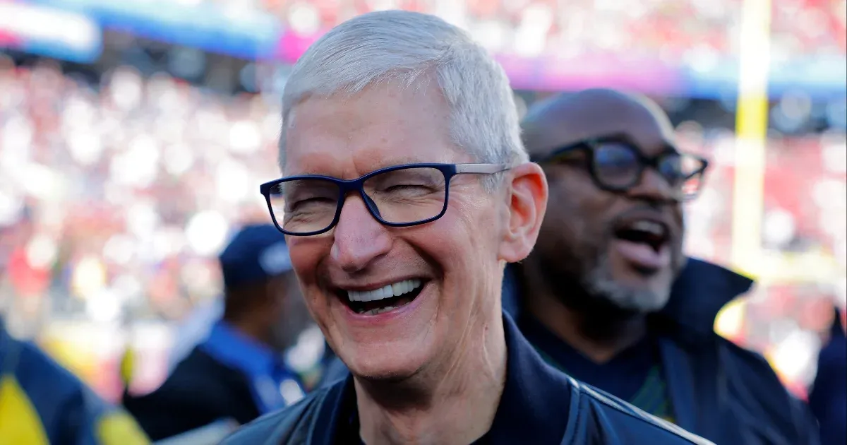 Levélben szóltak be az Apple vezérigazgatójának, hogy elnyomja a konzervatív médiát