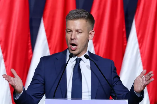 „Ha valaki azt szeretné, hogy Orbán vagy Rogán leskelődjön a hálószobájában, akkor nyugodtan szavazzon a Fideszre”