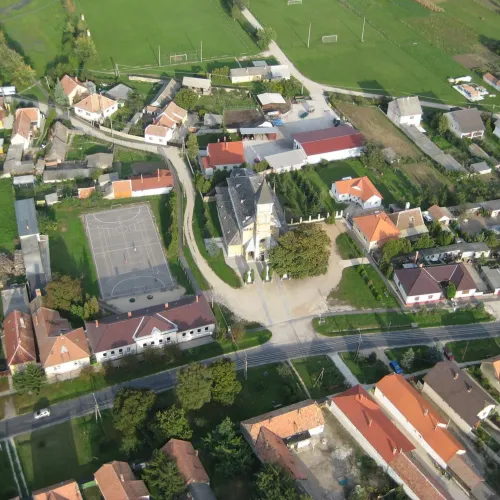 Ingyen reptetik a Maldív-szigetekre Babót új tanítóját Kép