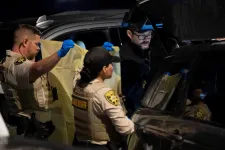 Egy kesztyűn talált DNS-egyezést vizsgál az FBI az ismert amerikai műsorvezető anyjának elrablása ügyében