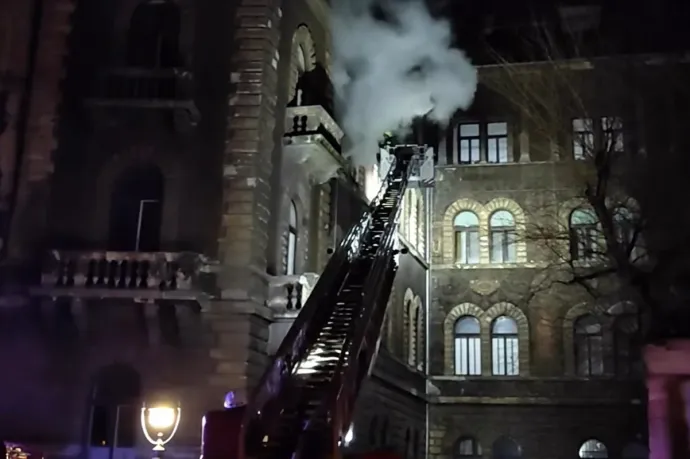 Videón a tűz, ami a Kodály köröndi 100 négyzetméteres lakásnál ütött ki