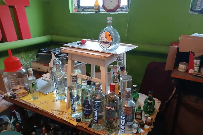 285 liter alkoholt foglalt le a NAV egy debreceni férfinál, aki azt állította, vésztartalékként tartotta magánál