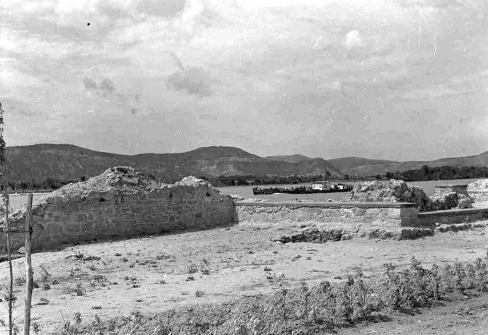 Római őrtorony romja Verőcénél az 1930-as években – Fotó: Kinszki Imre