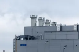 A NAIH szerint törvénytelenül titkolja a Kormányhivatal, mit mértek a Samsung-gyár tetején megjelent fekete elszíneződésnél