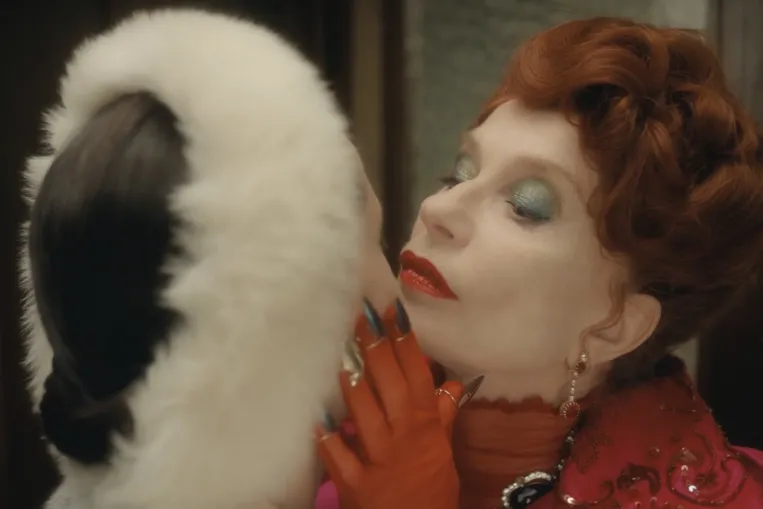 Kísértet járja be Közép-Európát, a vérszívás kísértete