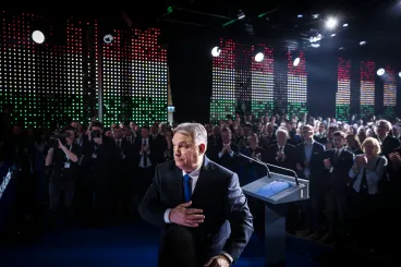 Orbán Viktor elbüszkélkedett, hogy 6000 milliárdnyi adót tolt a lakosságra