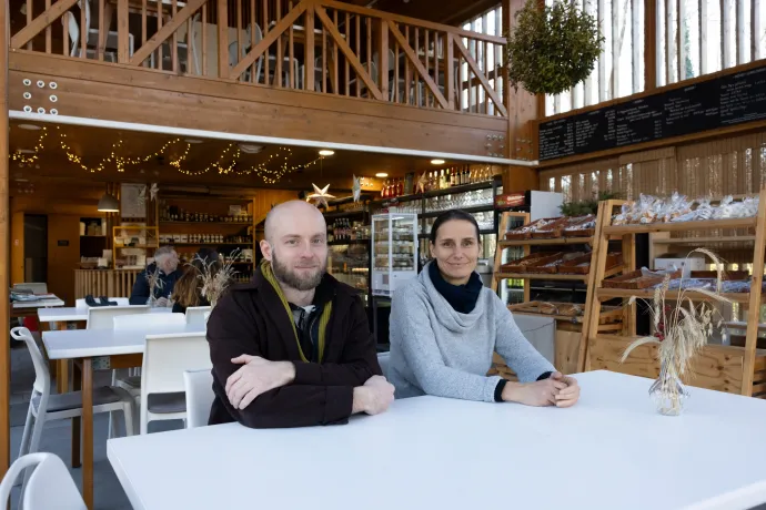 Füzes Kata és Horváth Zsombor, az Orfűi Malmok vezetői – Fotó: Hevesi-Szabó Lujza / Telex