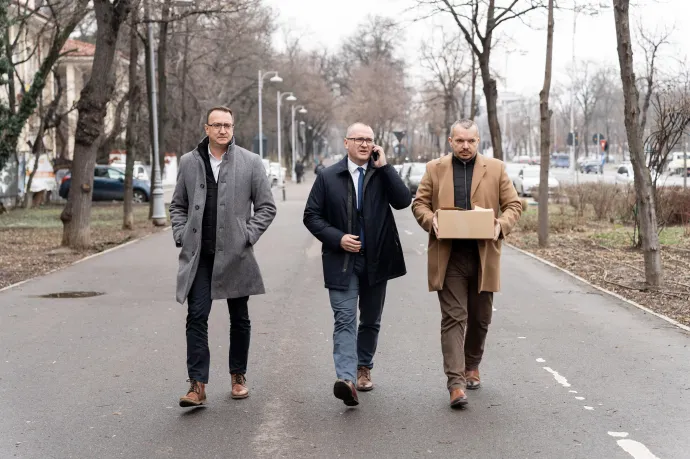 Tízezer aláírást vittek Bukarestbe a hargitai polgármesterek, a kormányfőtől kérik az adócsökkentést