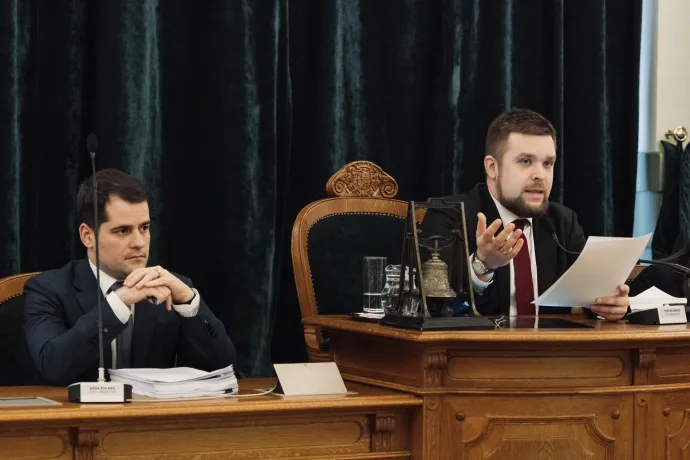 Kósa Roland győri alpolgármester és Pintér Bence polgármester a januári közgyűlésen – Fotó: Pintér Bence / Facebook