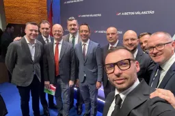 Orbán évértékelőjén pózoltak az RMDSZ-es politikusok, dühös kommentek lepték el a posztjaikat