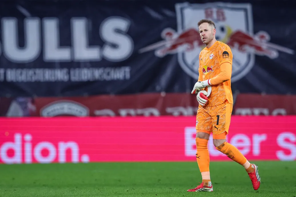 Részleges oldalszalag-szakadást szenvedett Gulácsi Péter, hetekre kidőlt az RB Leipzig kapusa