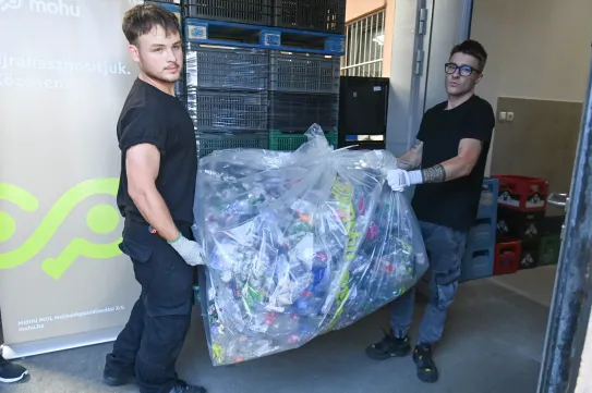 Hiába sorakoztunk az 50 forintos palackokkal, csökkent az újrahasznosítás a lakosság körében