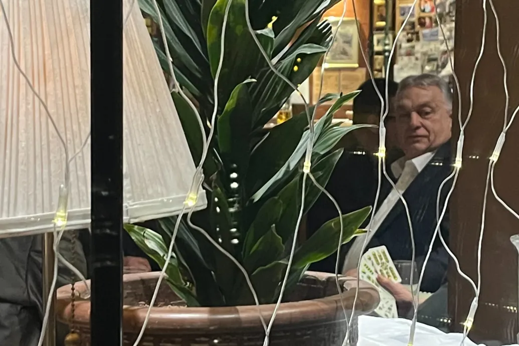 Orbán Viktor miután bejelentette a Fidesz listáját, Korda Györggyel és Pintér Sándorral ultizott Budán