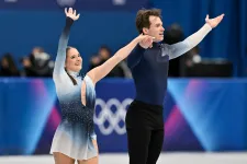 Szenzáció a téli olimpián, negyedik lett a Pavlova–Sviatchenko magyar műkorcsolyapáros