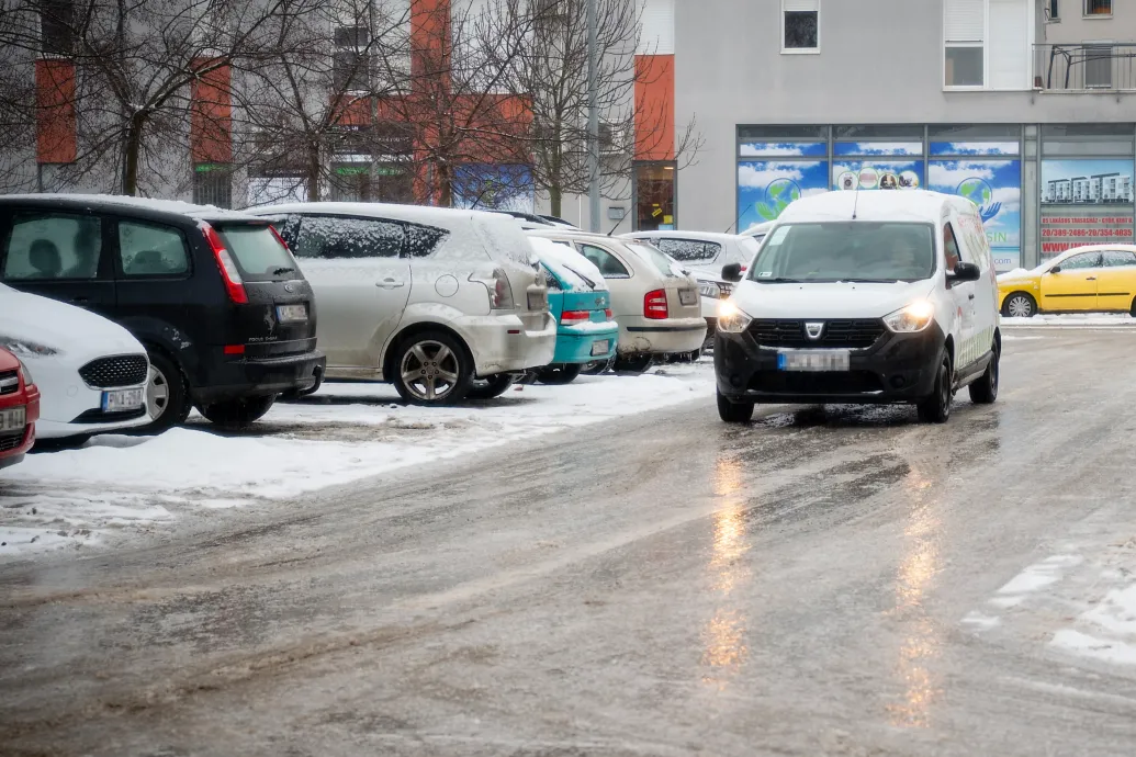 Keddre is jöhet havazás, néhány helyen riasztást adtak ki ónos eső miatt