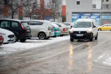 Keddre is jöhet havazás, néhány helyen riasztást adtak ki ónos eső miatt