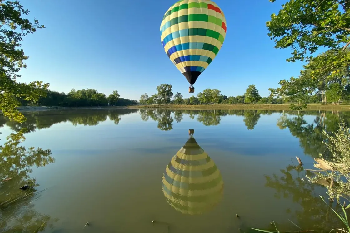 Kuporgás egy hőlégballon kosarában, legyek lefejezése egy laboratóriumban és az a bizonyos tej, ami talán azóta is a pulton erjed