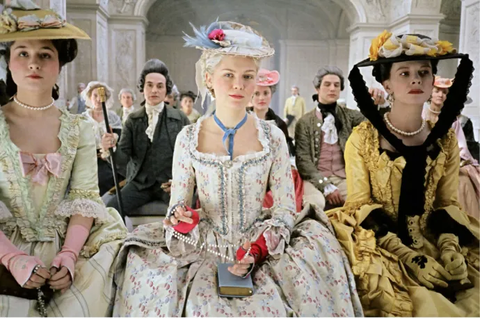 Milena Canonero jelmezei a Marie Antoinette-ben – Fotó: American Zoetrope / Commission D / American Zoetrope / Commission du Film France / AFP