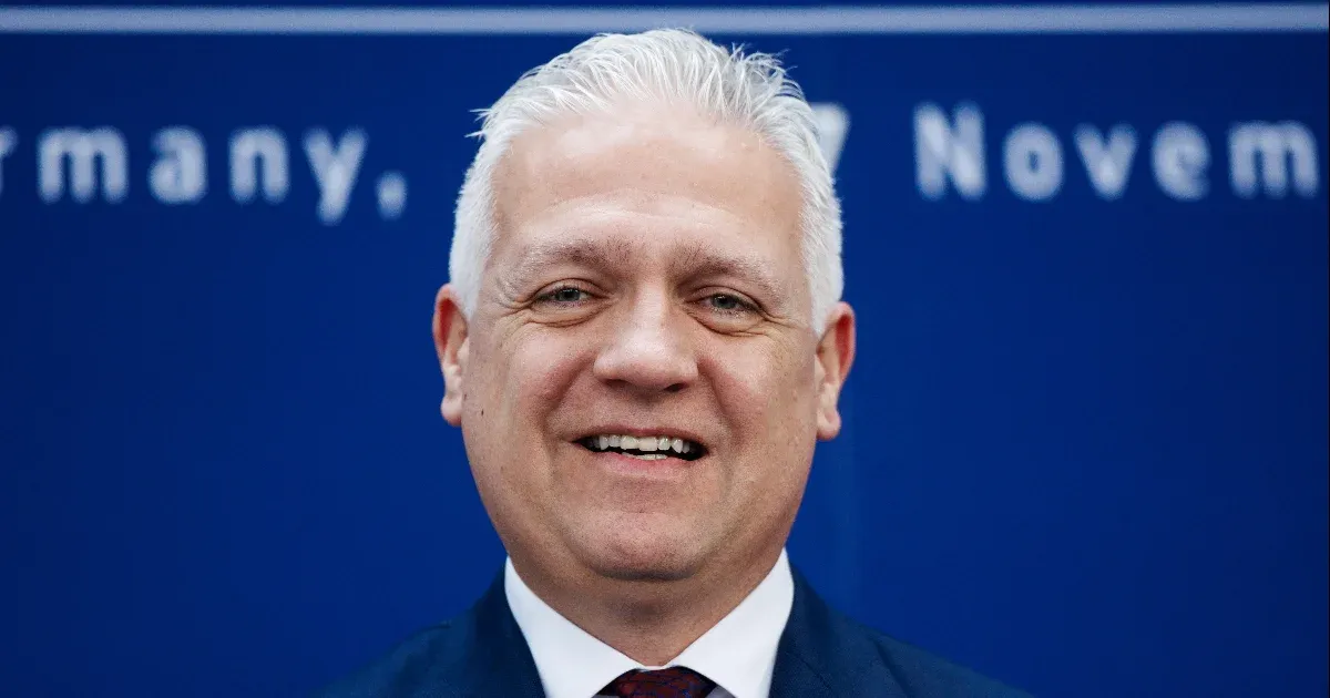 Szabados Richárd kinevezése és az Erste Bank körüli ellentmondások
