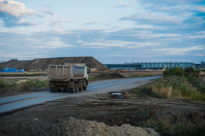 Meghalt egy munkás a szegedi BYD-gyár építkezésén
