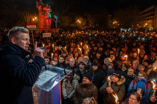 Magyar Péter a Tisza fővárosában hívta meg a fiatalokat az évtized legnagyobb bulijába