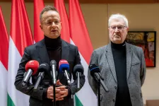 Szijjártó szerint beruházások előtt mindig megkérdezik a helyieket, csakhogy ő a „helyiek vezetőit” érti alattuk