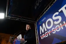 Magyar Péter a radnaimark.hu frissüléséről: Elefánt is lehet a szobában, huszonöt meztelen nő vagy thai törpe