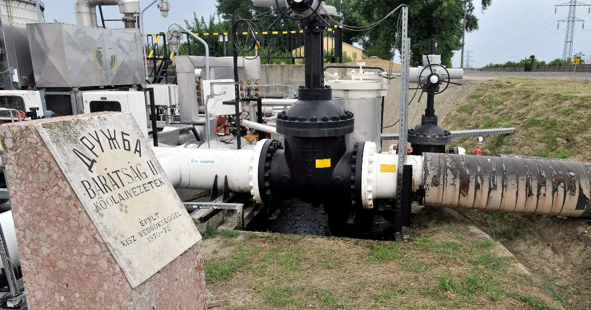 Az Európai Bizottság az ukránokat sürgeti a Barátság kőolajvezeték helyreállítása miatt