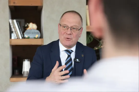 Navracsics Tibor: Gyakorlatilag 2024 januárja óta tudom, hogy a Samsunggal különböző problémák vannak