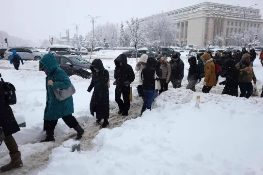 Beborította a hó az ország felét: a közlekedés megbénult, de a bukaresti levegőminőség óriásit javult
