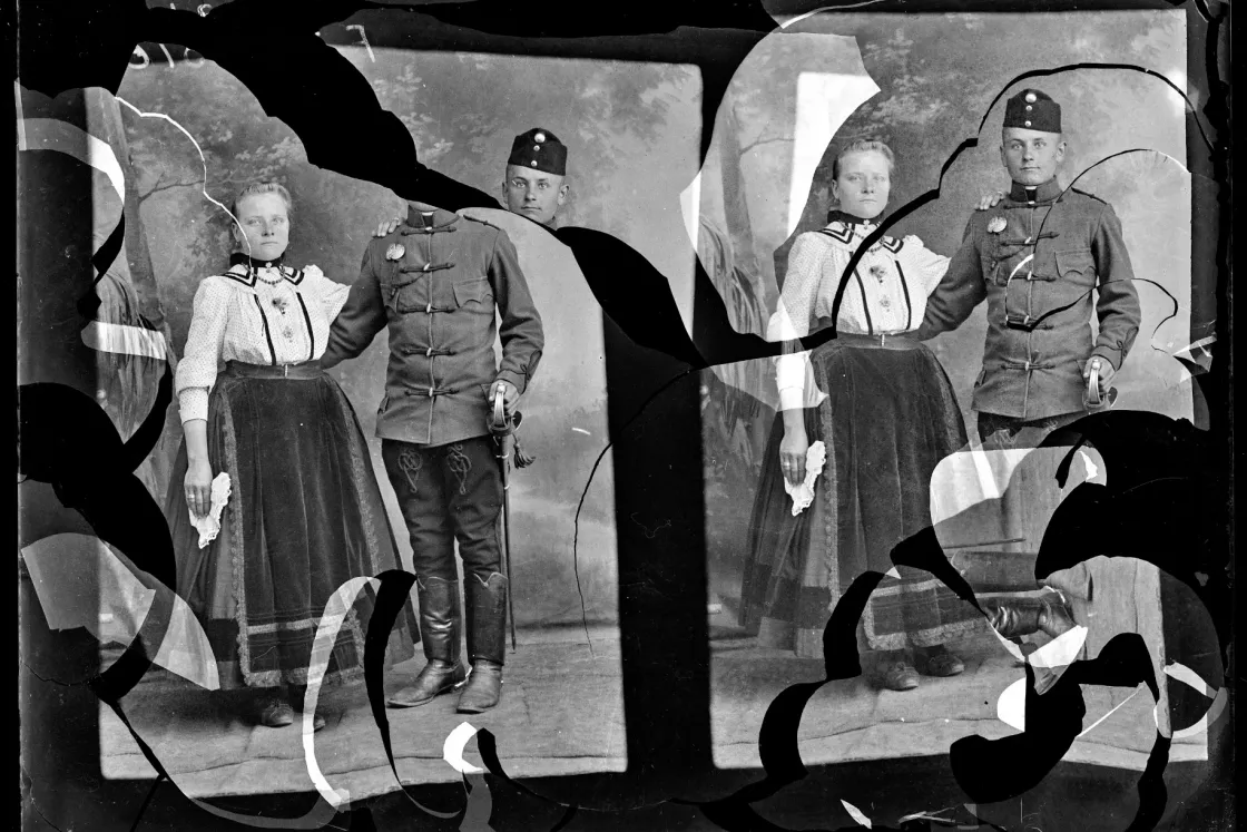 Egy összetört ország szétszéledt családjait őrizték meg ezek a százéves üveglemezek