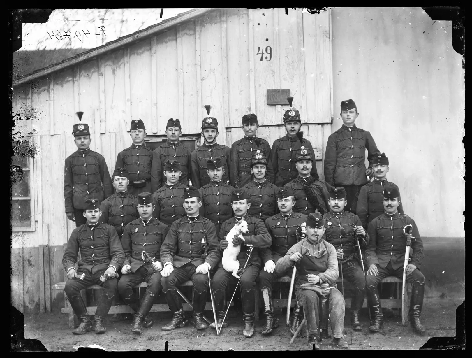 A császári és királyi 13. számú jász-kun huszárezred 1. osztálya. Cegléd, 1900 körül – Fotó: Néprajzi Múzeum Fényképtára / Mózer Aladár felvétele