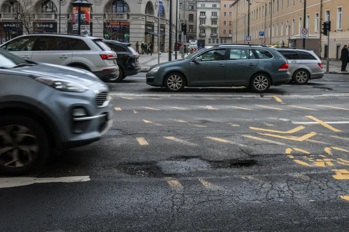 Budapesti kátyúleltár: több mint 26 ezret találtak, amiből mostanra 24 ezret kijavítottak