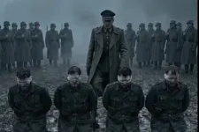 A Fidesz olyan MI-videóval kampányol, amiben a magyar kislány apját kivégzik a fronton, Magyar Péter szerint ezzel minden határt átléptek