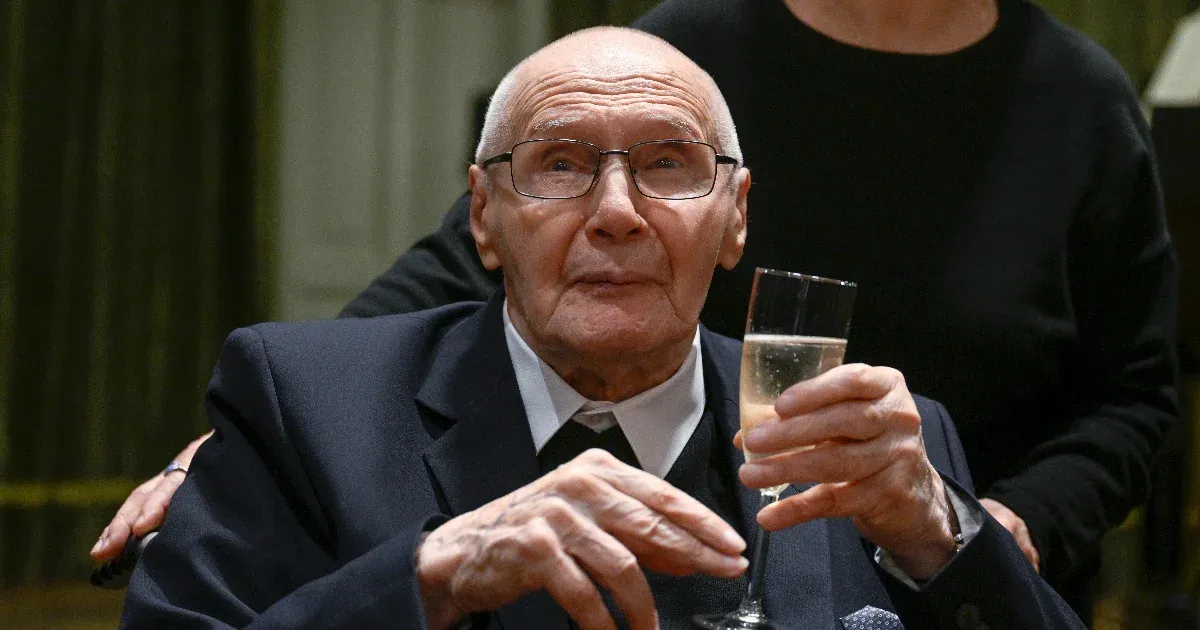 Kurtágot játszik a villamos Budapesten – a leghíresebb élő magyar zeneszerző 100 éves