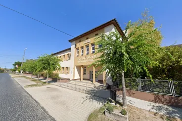 Egy diák a fogasra akasztotta magát, egy másik öngyilkos akart lenni az ercsi iskolában